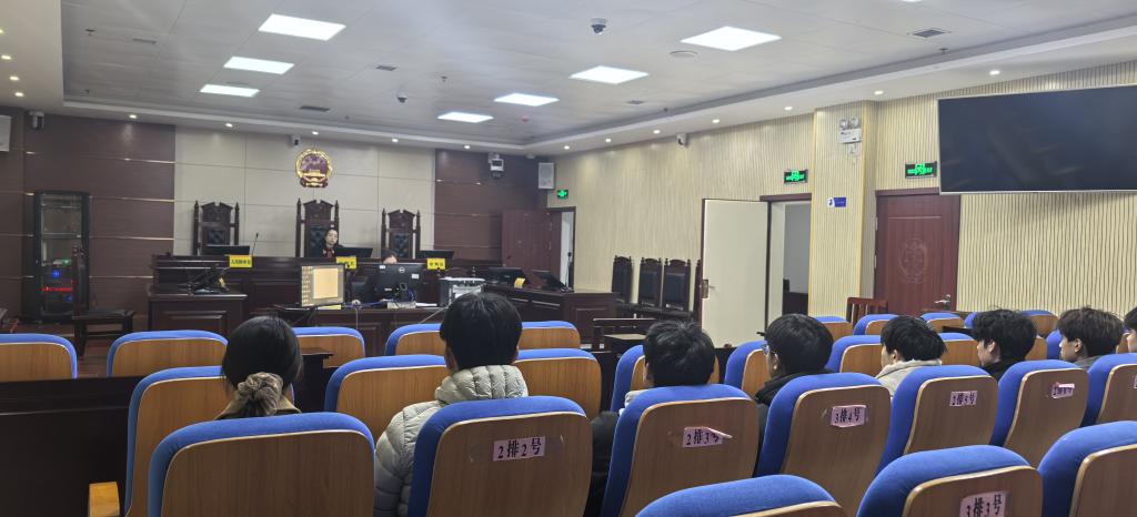 大数据学院学生走进法庭“零距离”观摩庭审
