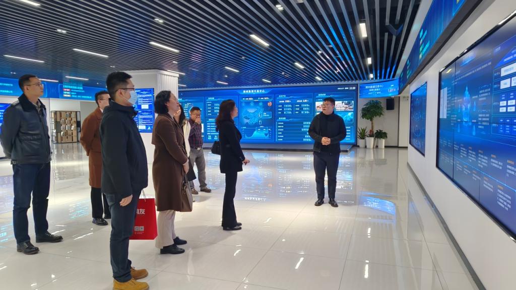 大数据学院赴郑州合作企业开展产业调研...